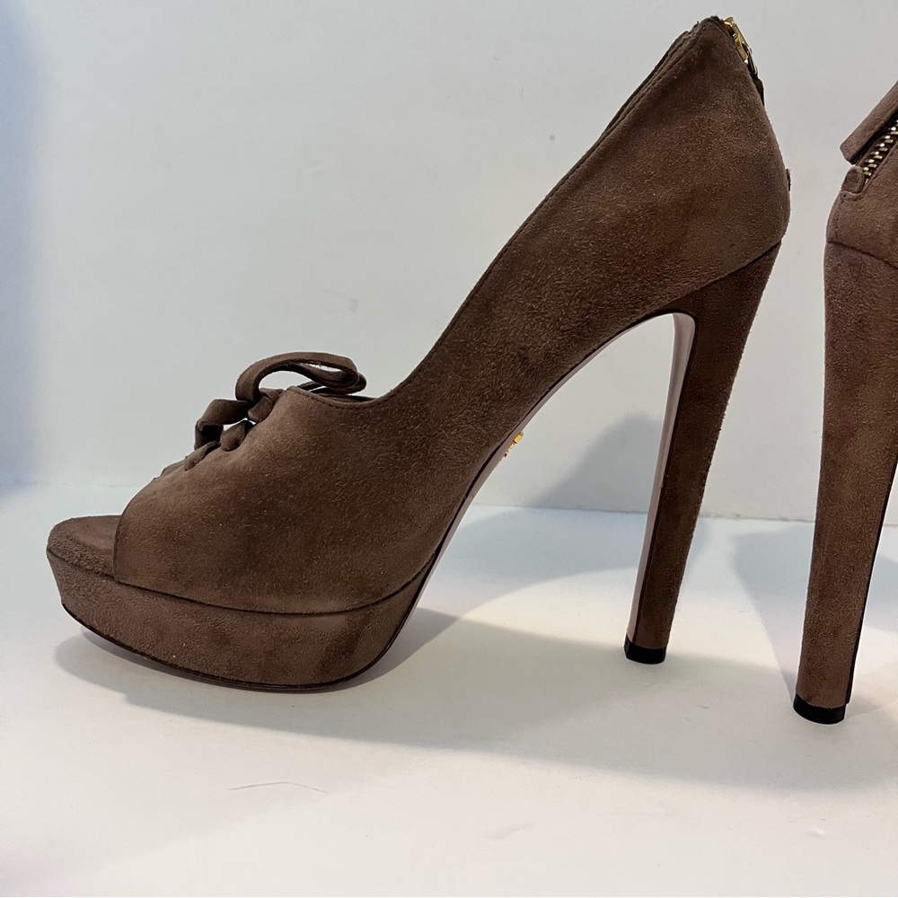 Prada Women’s 39.5 Brown Leather Suede Peep Toe High Heel Pumps - Picture 9 of 16